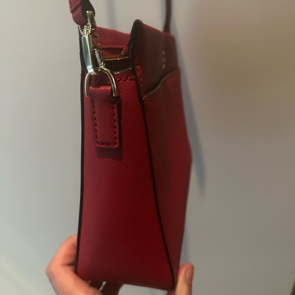 Kate Spade Cameron Zip Crossbody Rosso Red wear as a crossbody/shoulder/clutch - Picture 5 of 10